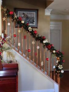 Aprende a decorar tus escaleras para la navidad