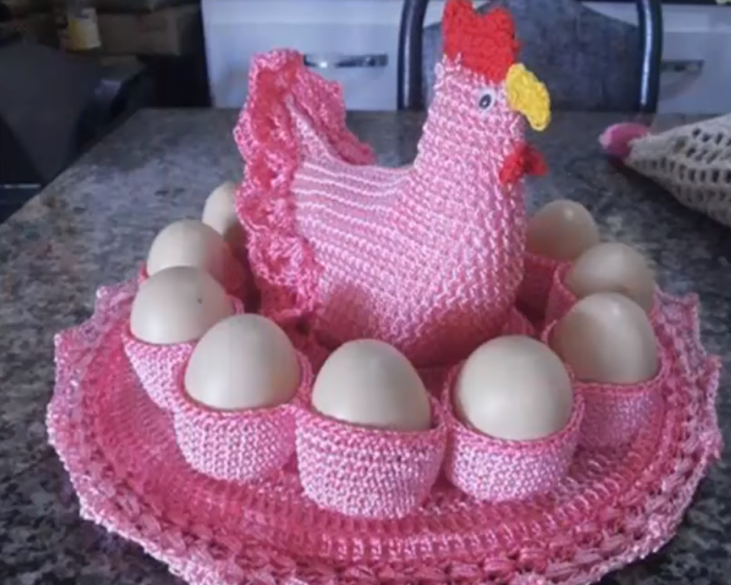 Aprende hacer gallinas porta huevos en crochet
