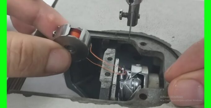 Cómo reparar la máquina cuando la aguja choca con la bobina